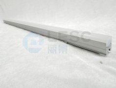 為什么線條燈硅膠燈罩?jǐn)D出時(shí)要噴油？